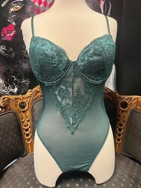 FOREVER 21 GREEN BODYSUIT NWT (LARGE)